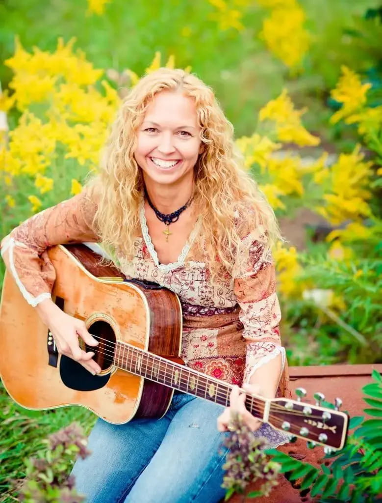 Photo of Chere' Pepper holding a guitar